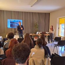 Discorso introduttivo di Alberto Poletti. Sulla destra, la professoressa Stefania Cerutti