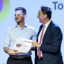 Tommaso Raiteri premiato dal Rettore Menico Rizzi