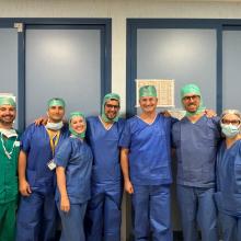 Il Prof. Ronga con i fellows e alcuni suoi specializzandi in sala operatoria (da sinistra a destra: Dr. Trapella, Talin, Scaini, Coehlo Leal, Ronga, Heß, Crespi)